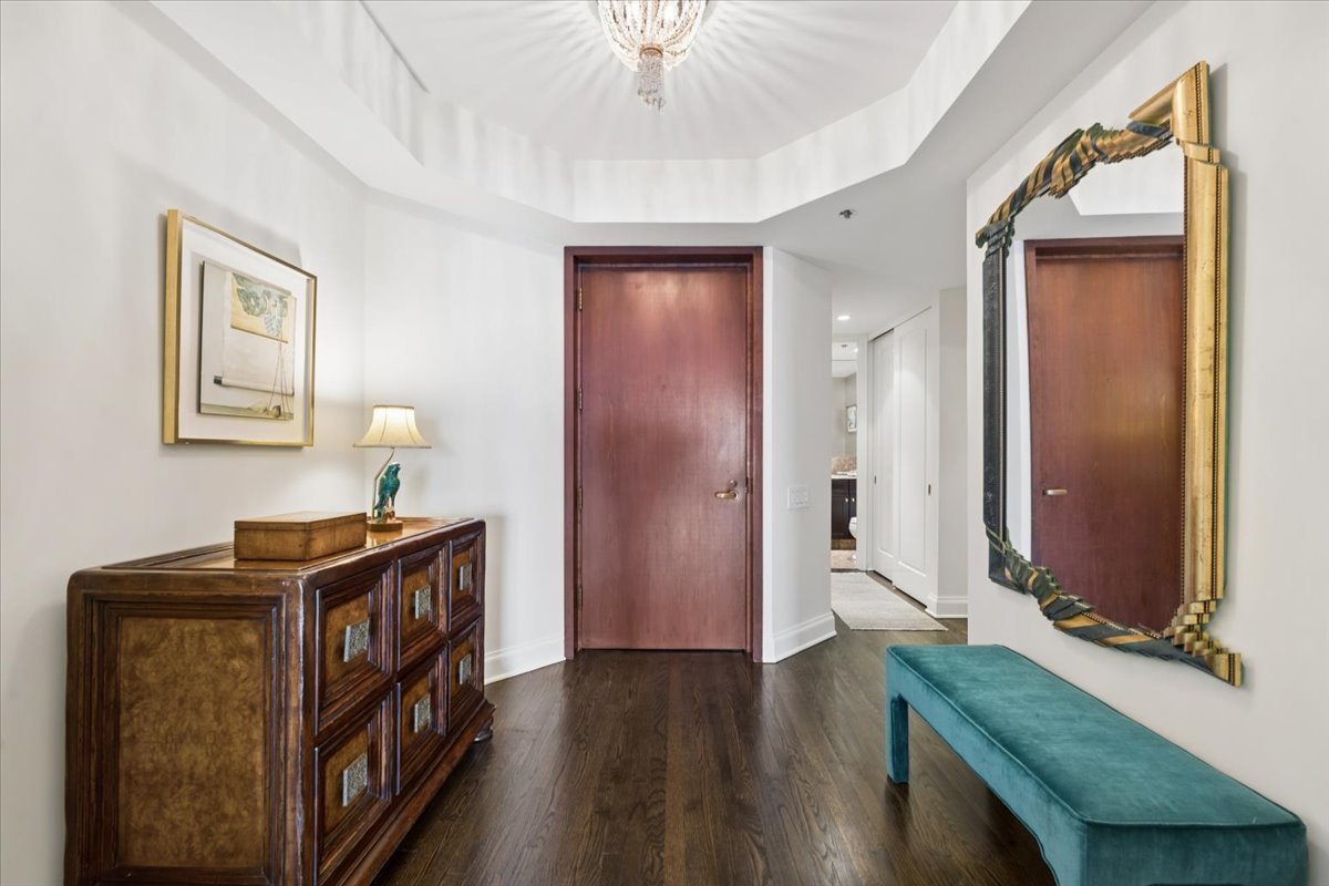 950 N Michigan Avenue Unit: 3805