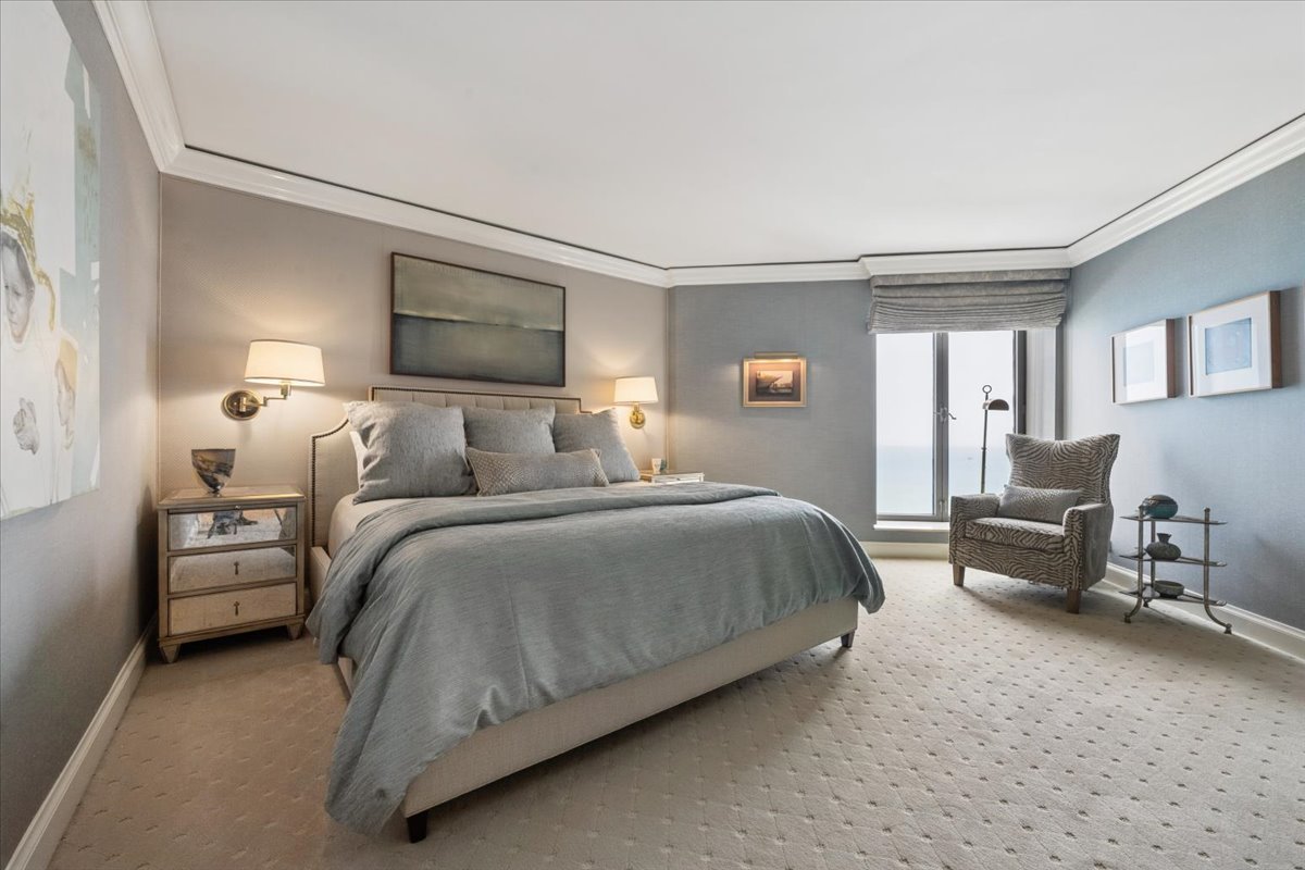 950 N Michigan Avenue Unit: 3805