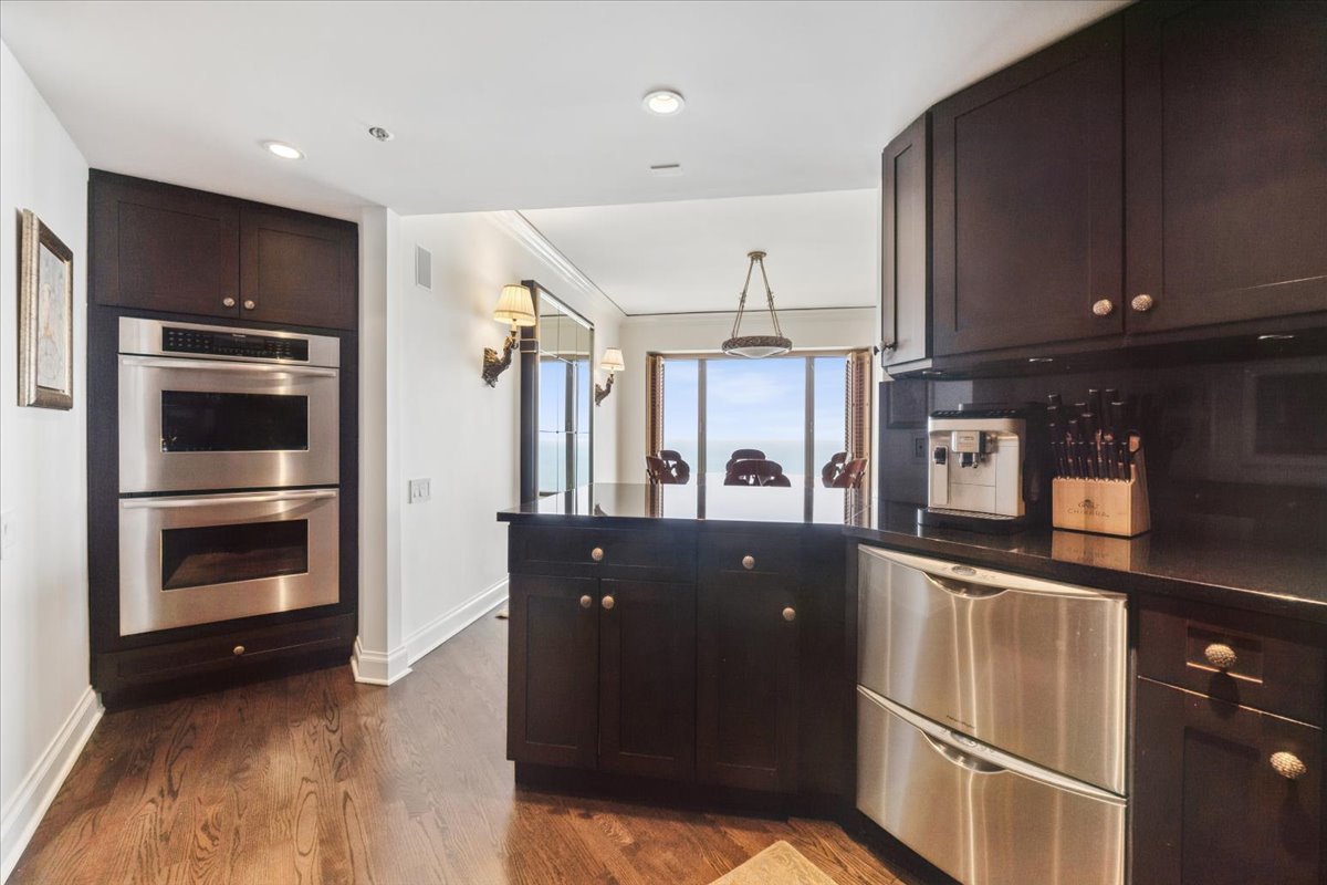 950 N Michigan Avenue Unit: 3805
