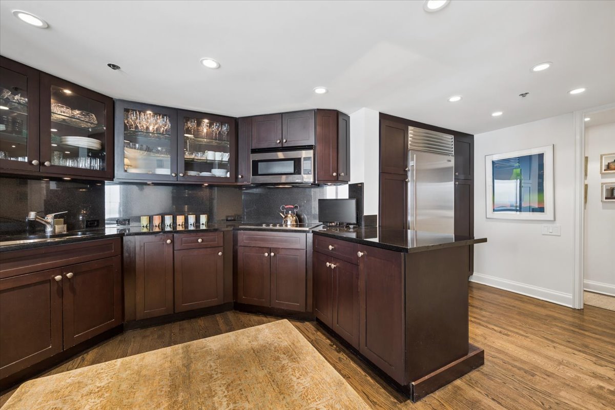 950 N Michigan Avenue Unit: 3805