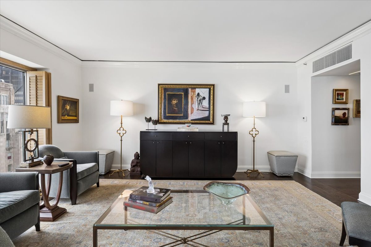 950 N Michigan Avenue Unit: 3805