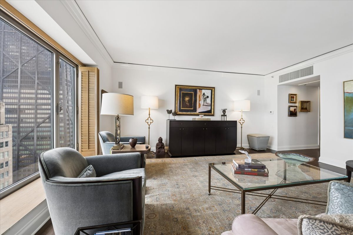 950 N Michigan Avenue Unit: 3805