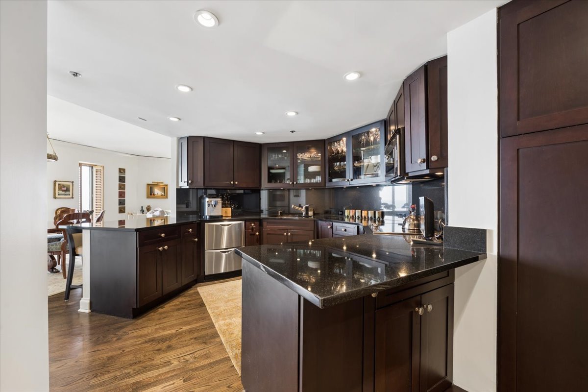 950 N Michigan Avenue Unit: 3805