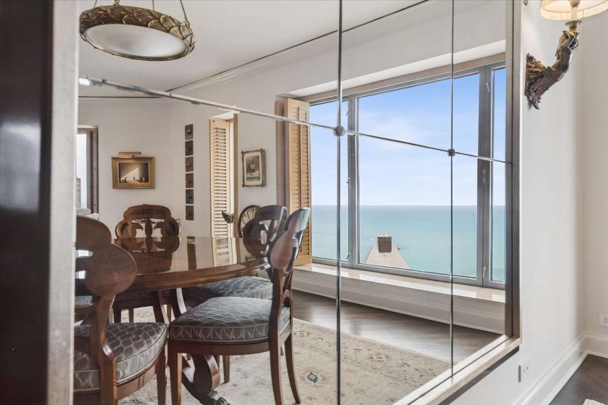 950 N Michigan Avenue Unit: 3805