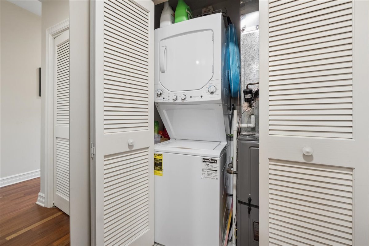 832 W Roscoe Street Unit: 2