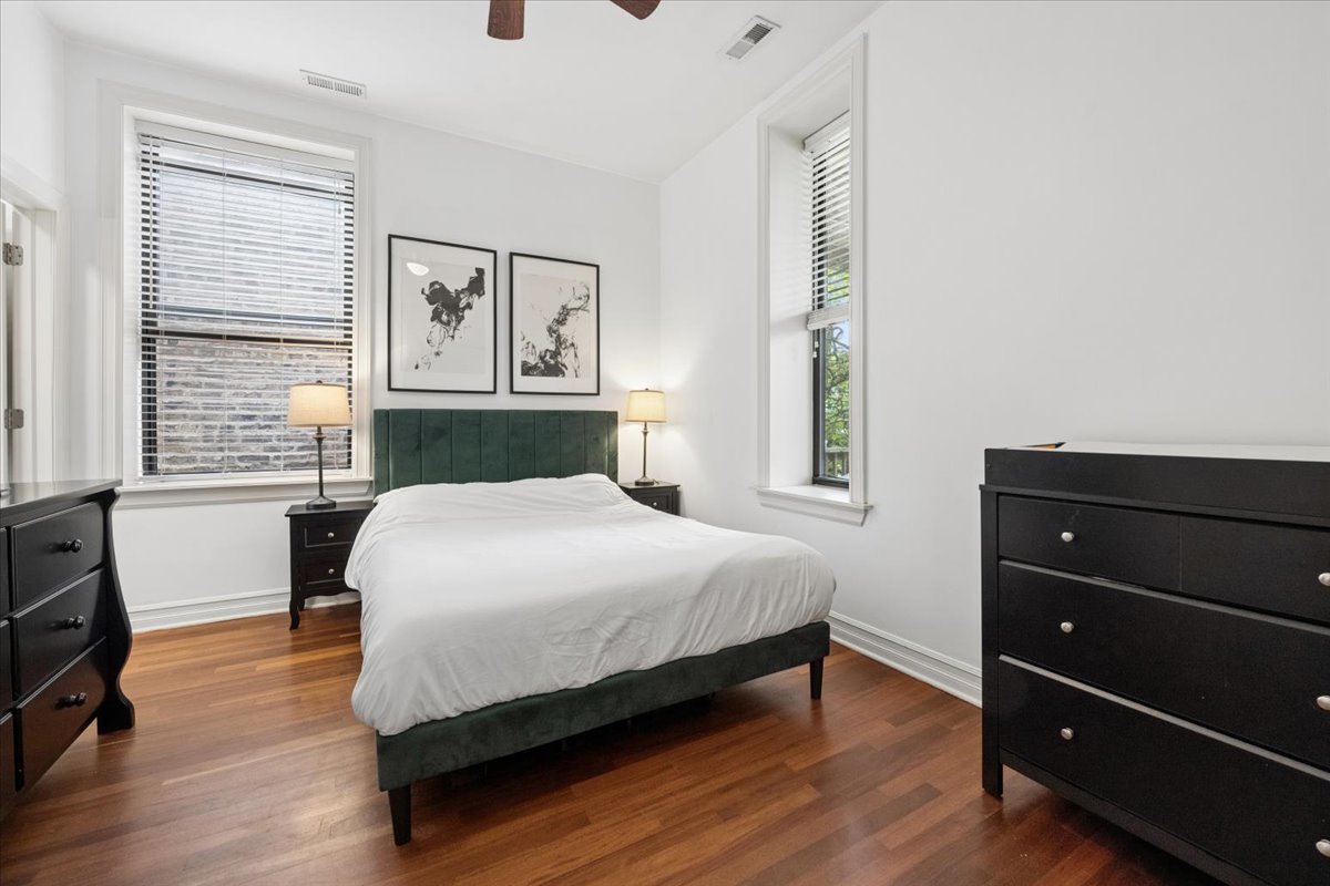 832 W Roscoe Street Unit: 2