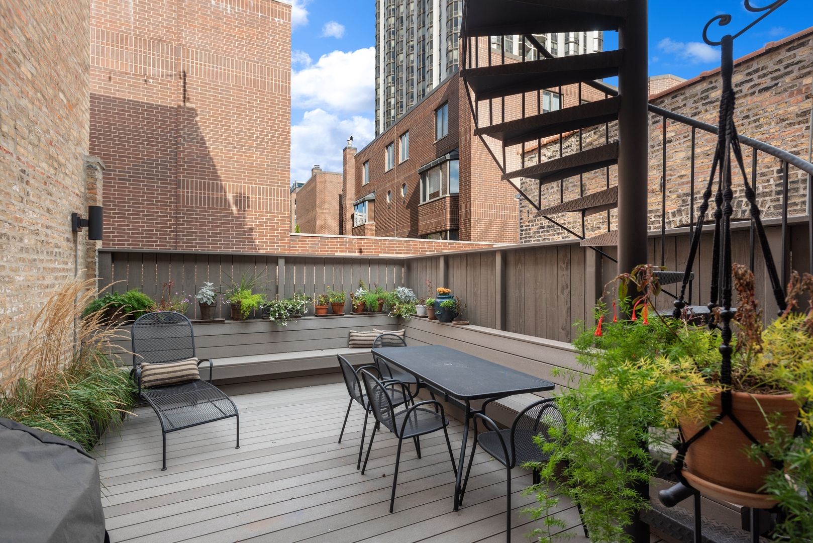 168 W Eugenie Street