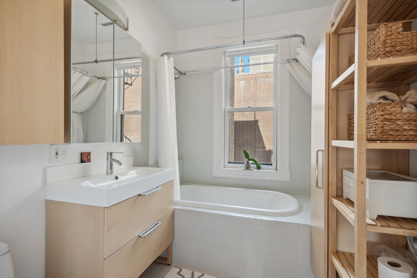 168 W Eugenie Street