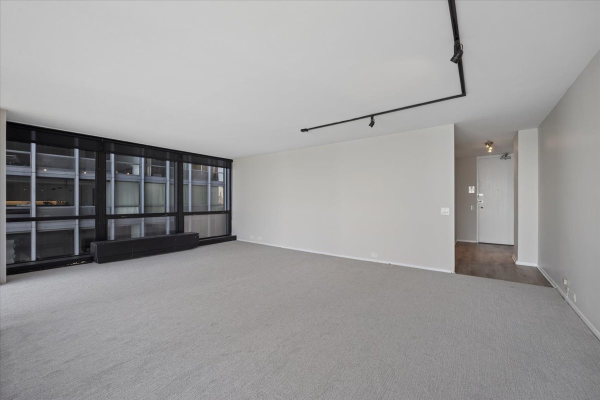 910 N LAKE SHORE Drive Unit: 1415