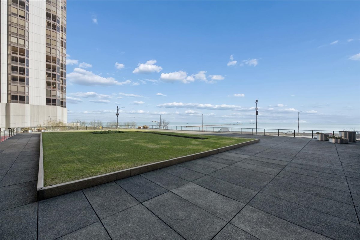 910 N LAKE SHORE Drive Unit: 1415