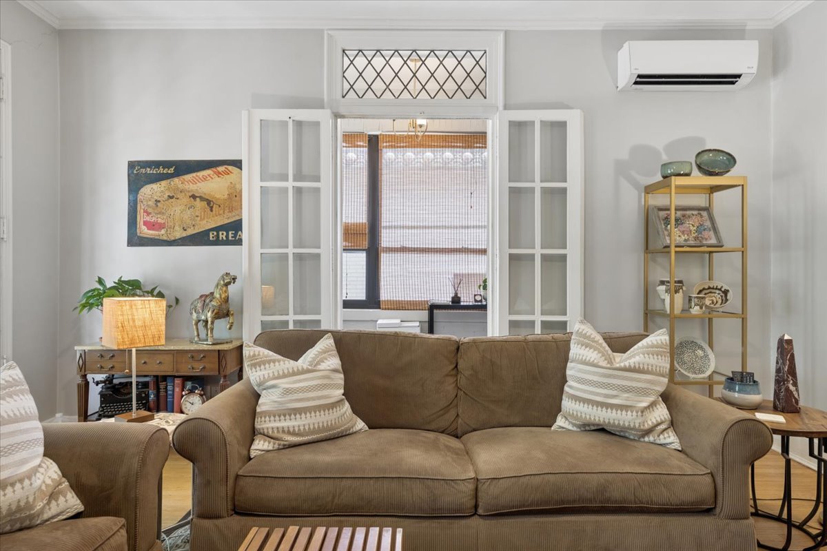 445 W Fullerton Parkway Unit: 2E