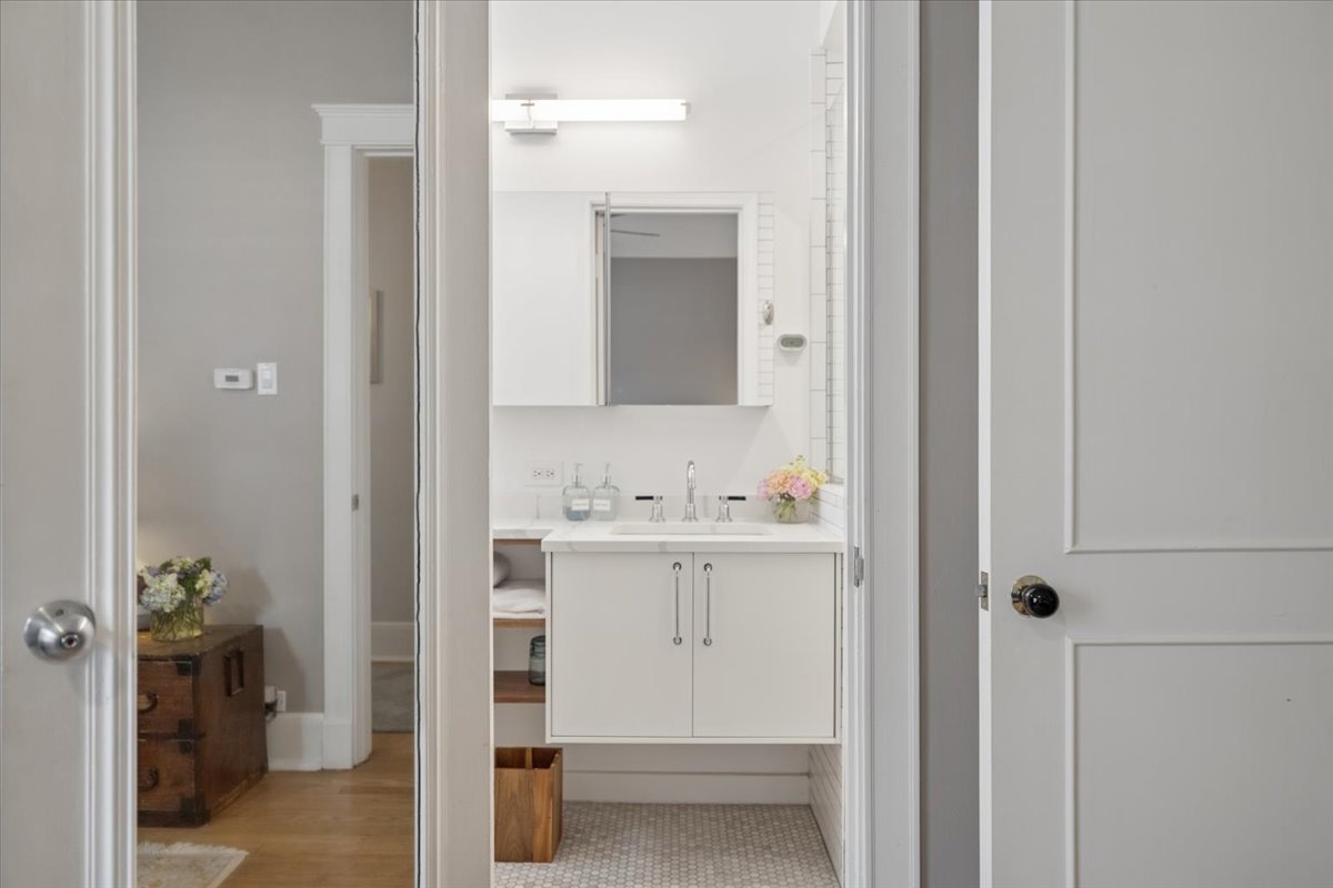 445 W Fullerton Parkway Unit: 2E