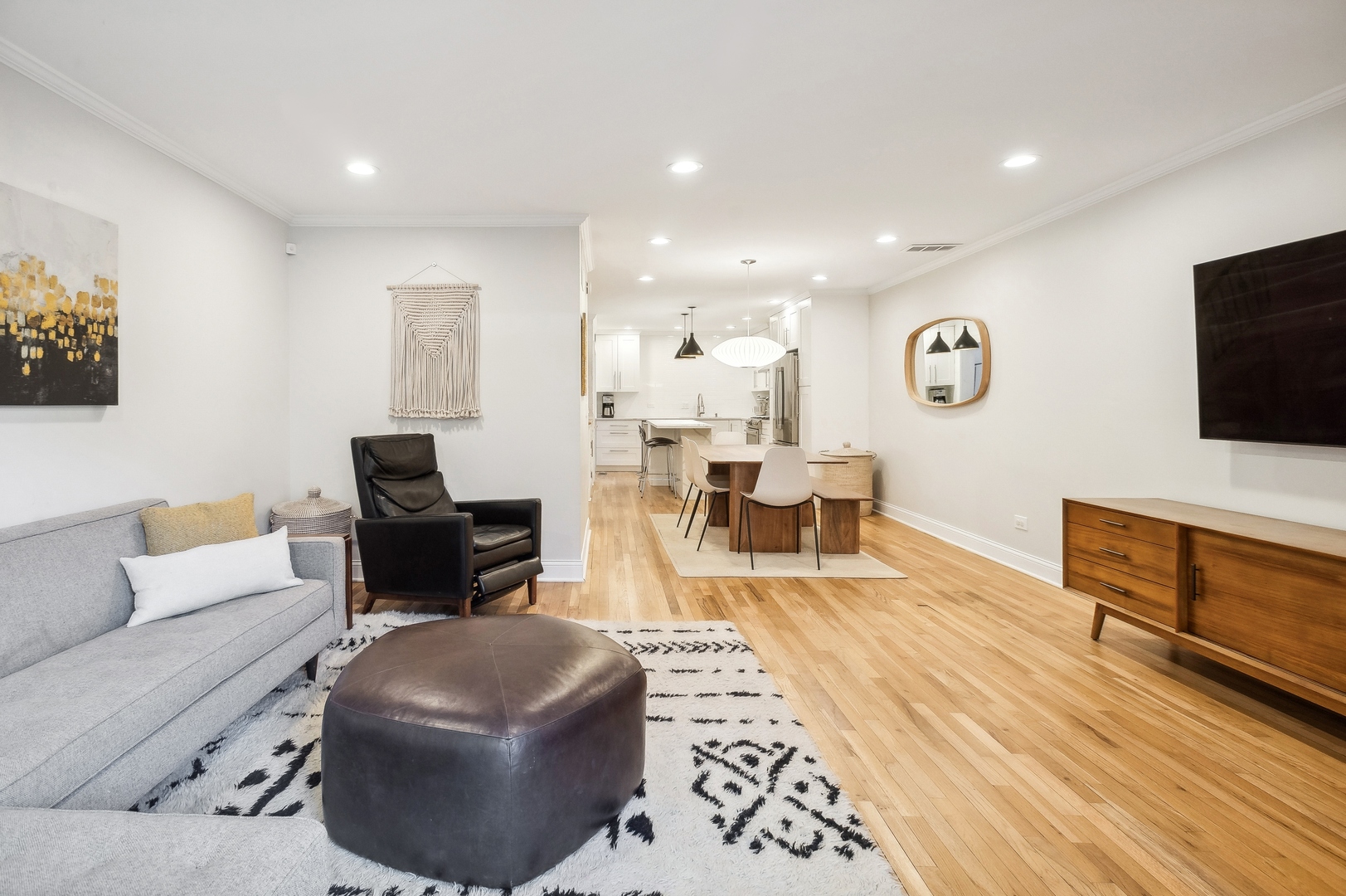 1909 N Larrabee Street Unit: B