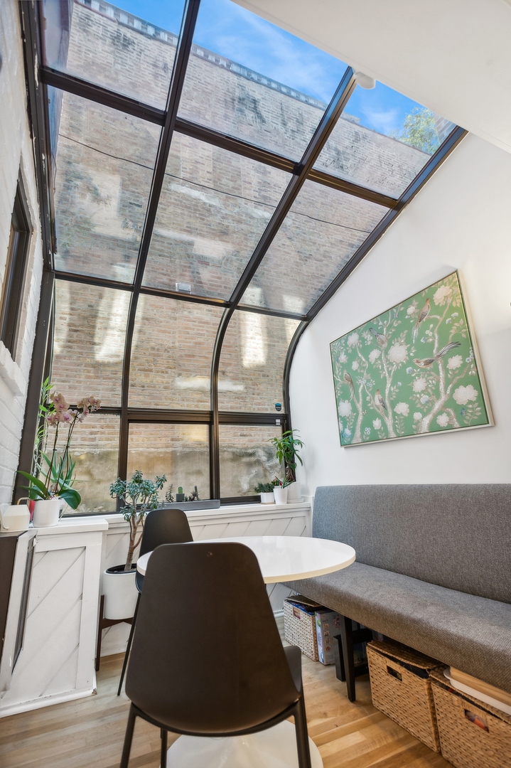 1909 N Larrabee Street Unit: B