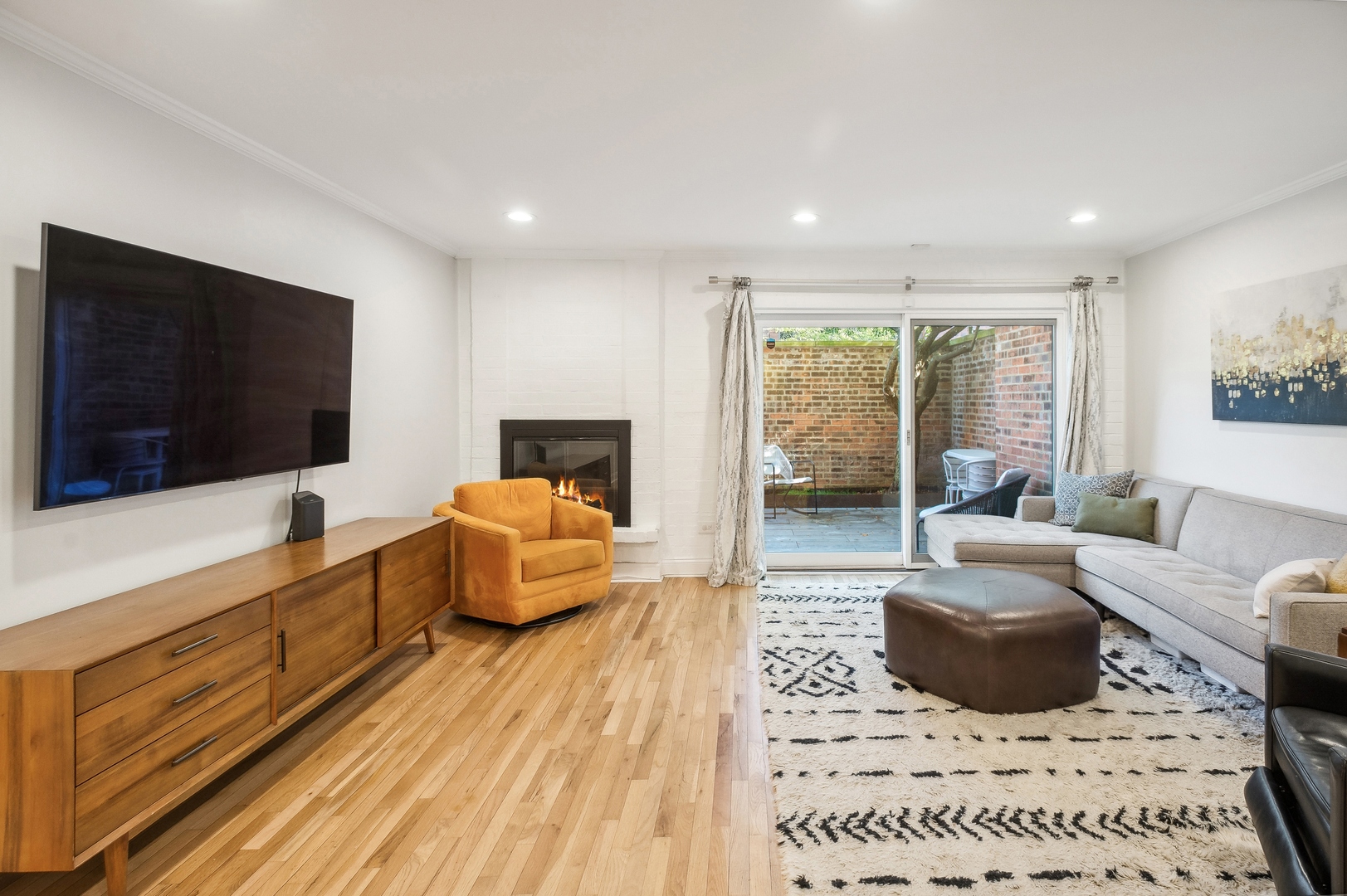 1909 N Larrabee Street Unit: B