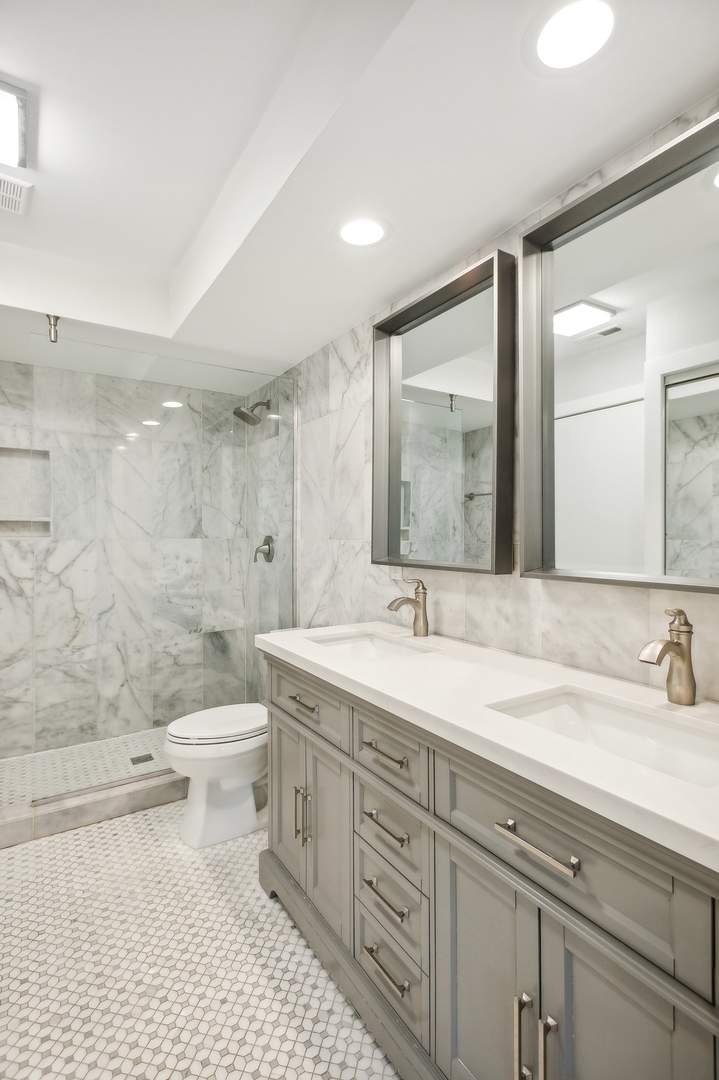 1909 N Larrabee Street Unit: B