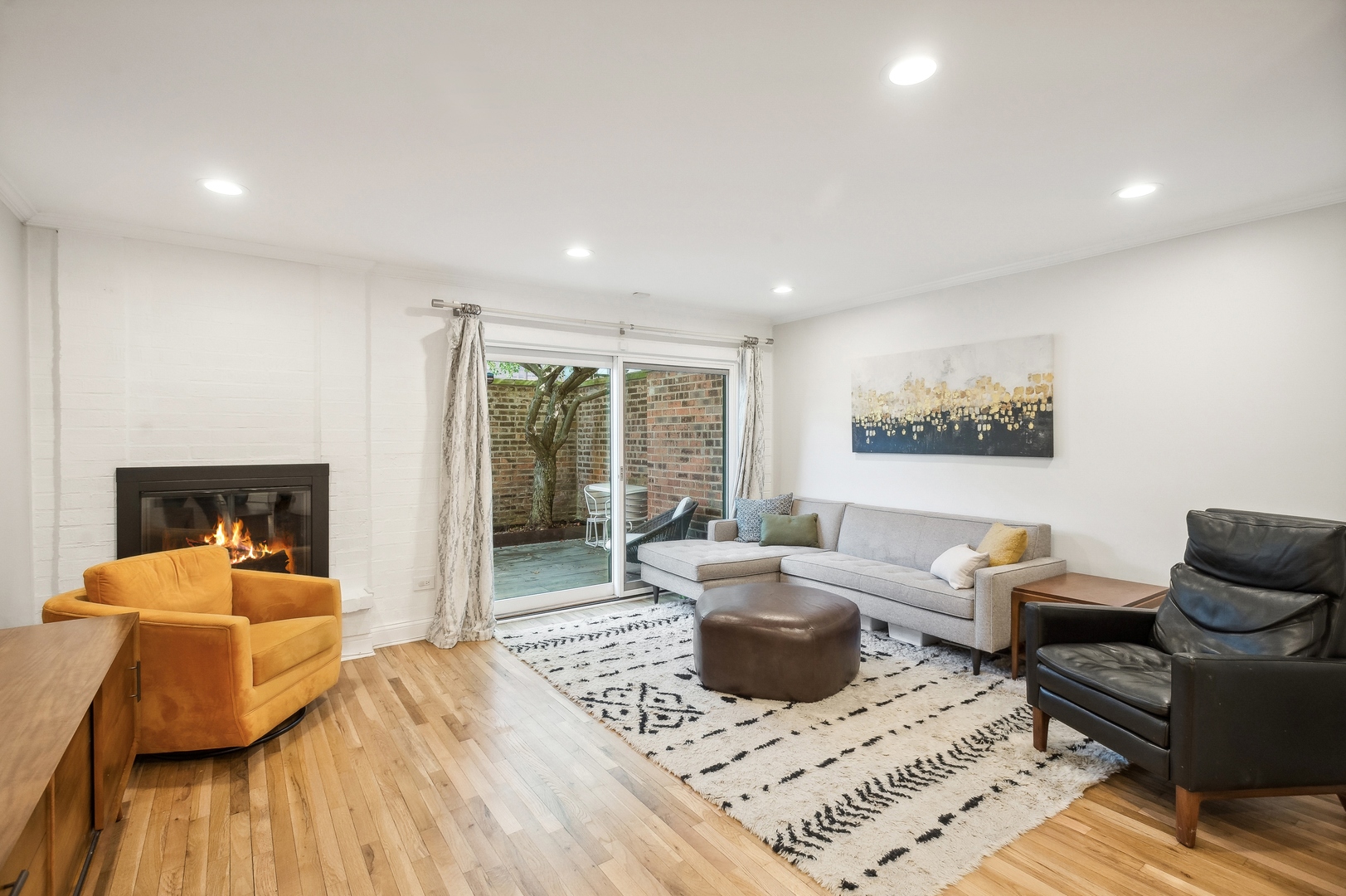 1909 N Larrabee Street Unit: B