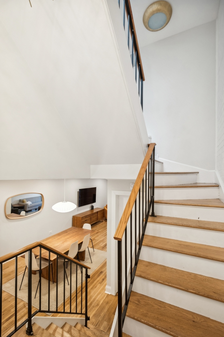 1909 N Larrabee Street Unit: B