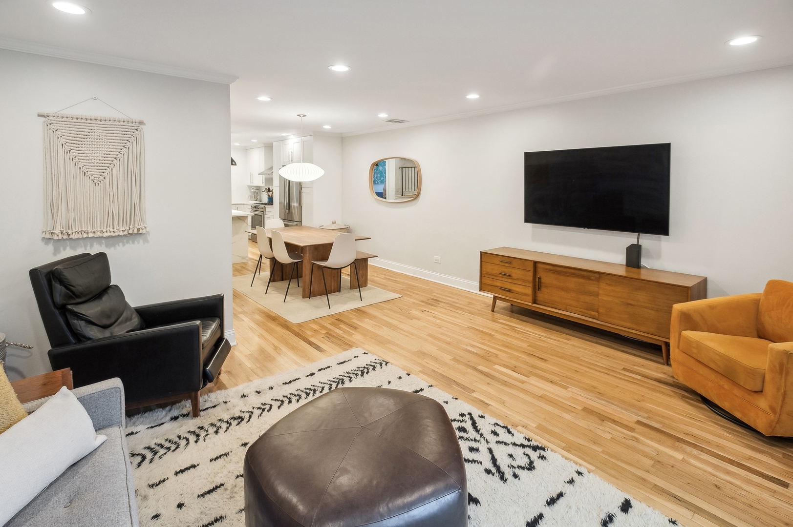 1909 N Larrabee Street Unit: B