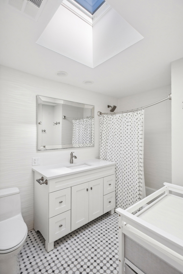 1909 N Larrabee Street Unit: B