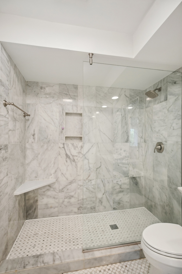 1909 N Larrabee Street Unit: B