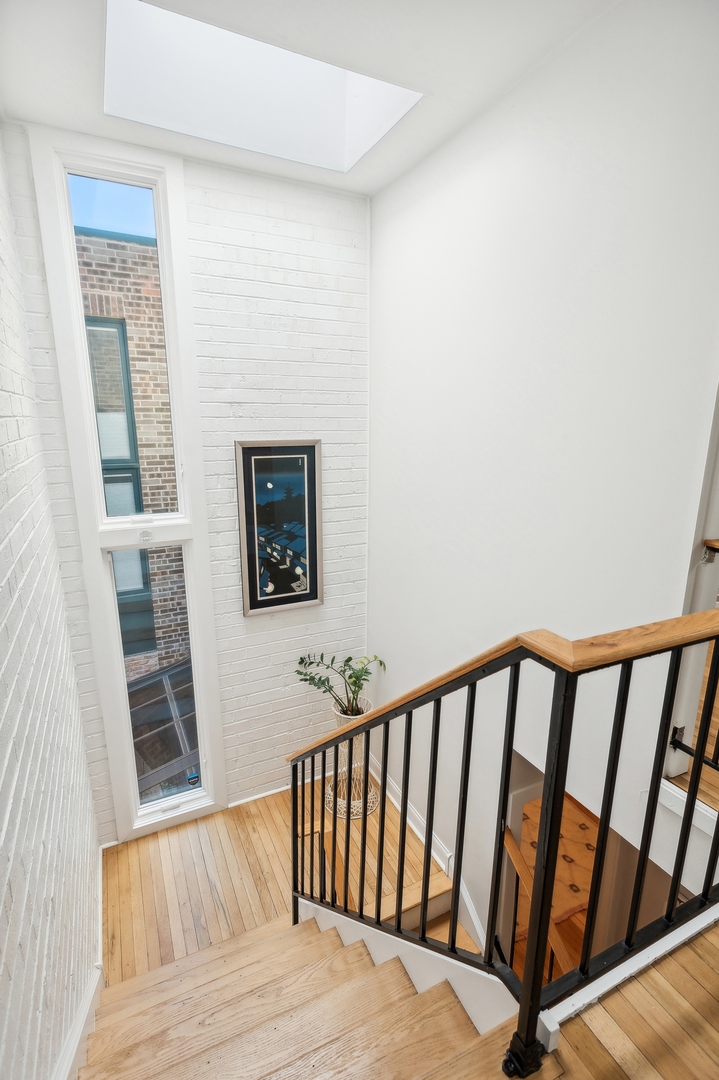 1909 N Larrabee Street Unit: B