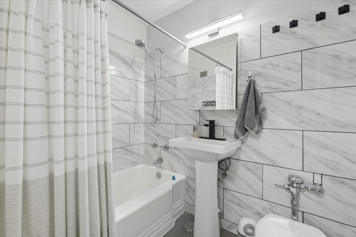 4950 N Marine Drive Unit: 1401