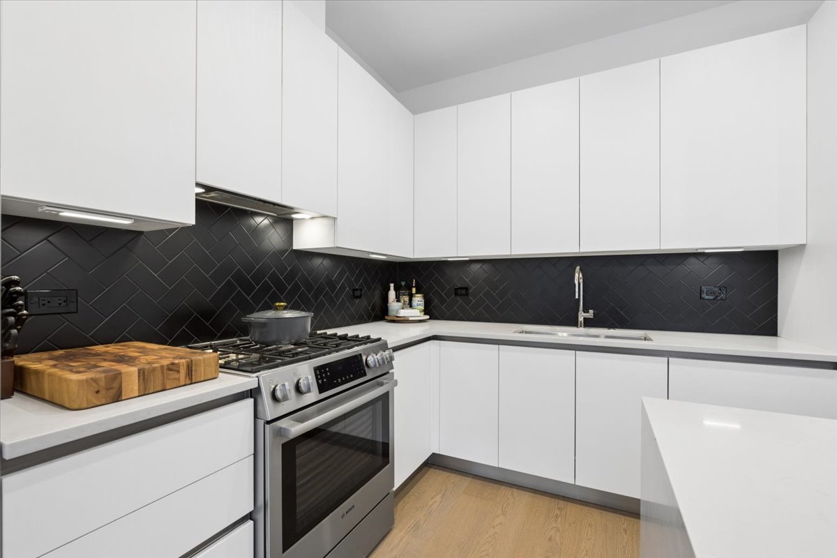1701 W Webster Avenue Unit: 601