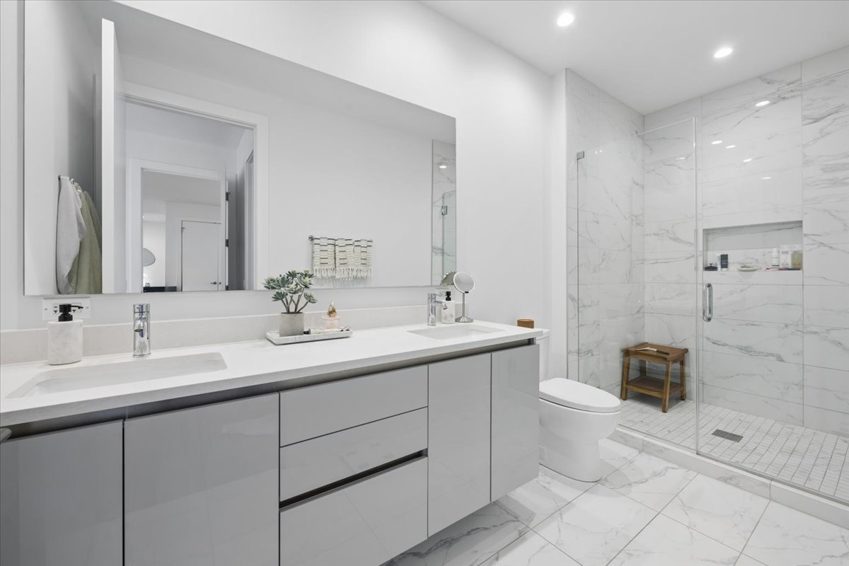 1701 W Webster Avenue Unit: 601