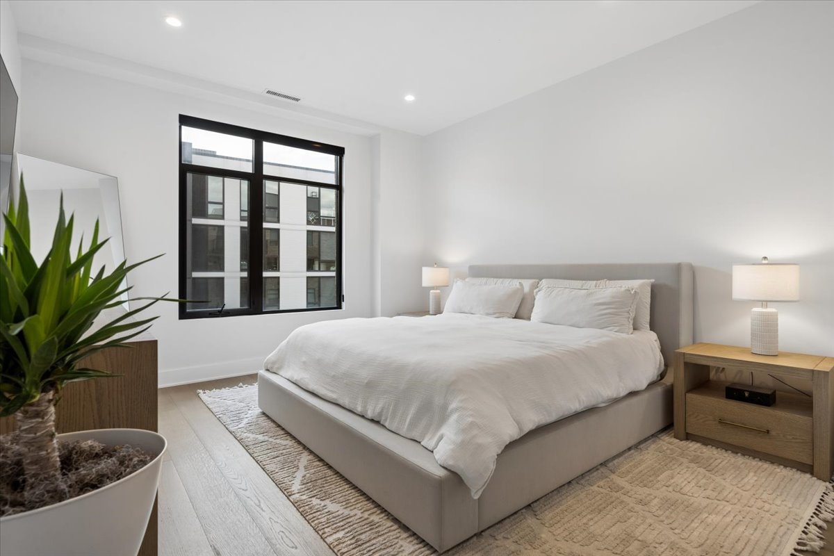1701 W Webster Avenue Unit: 601