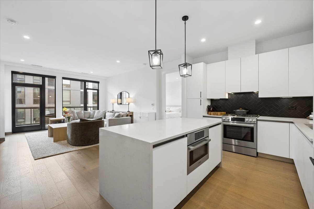 1701 W Webster Avenue Unit: 601