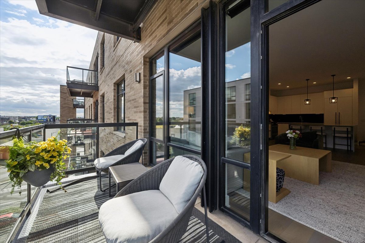 1701 W Webster Avenue Unit: 601