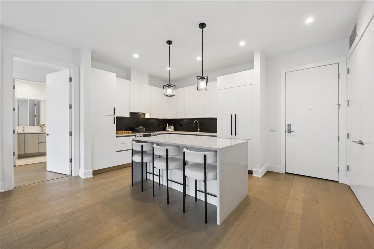 1701 W Webster Avenue Unit: 601