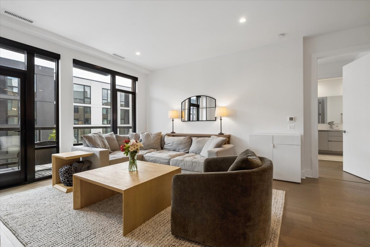 1701 W Webster Avenue Unit: 601