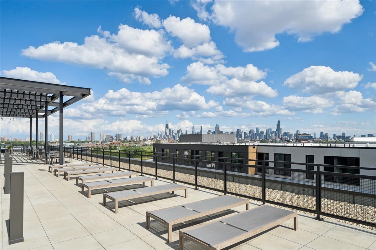 1701 W Webster Avenue Unit: 601