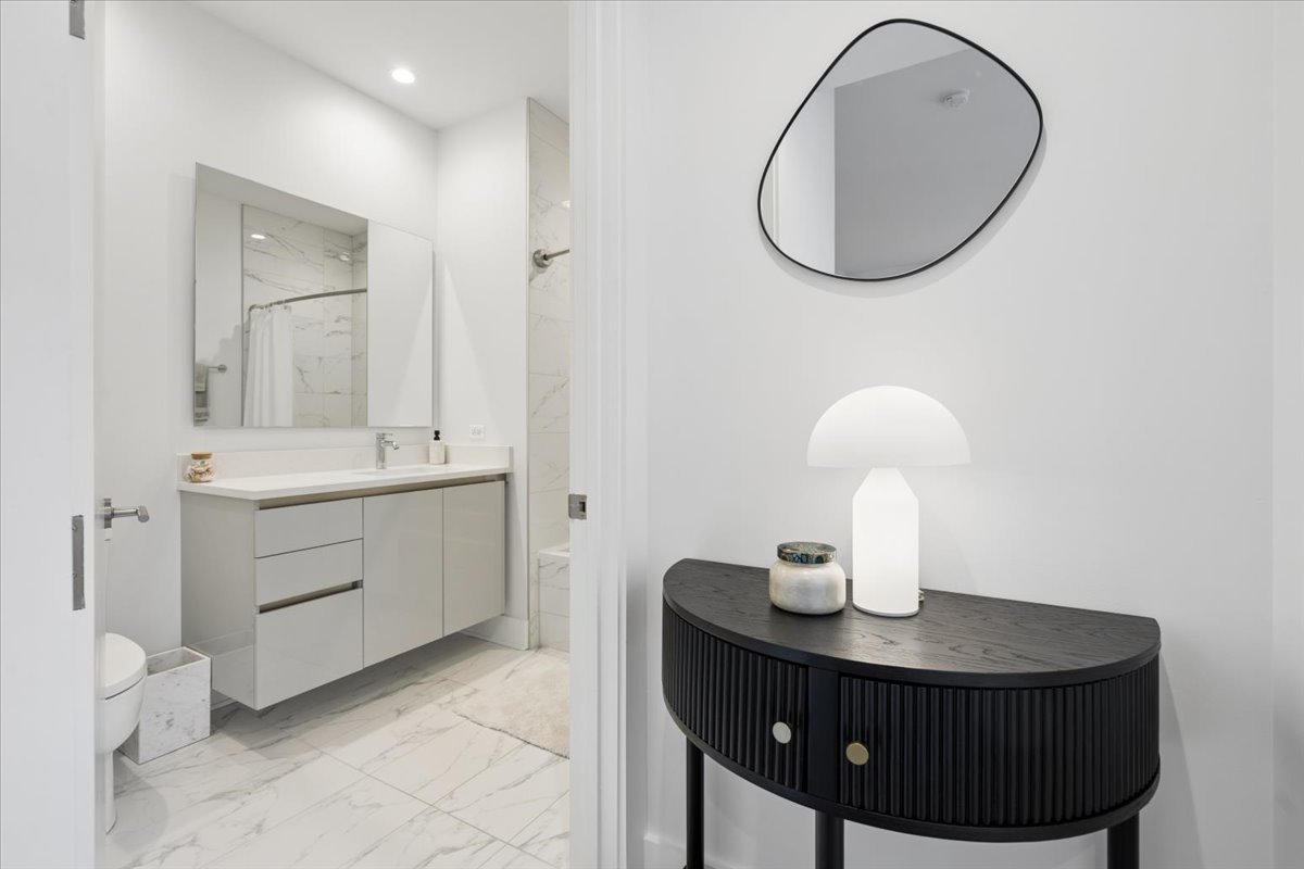 1701 W Webster Avenue Unit: 601