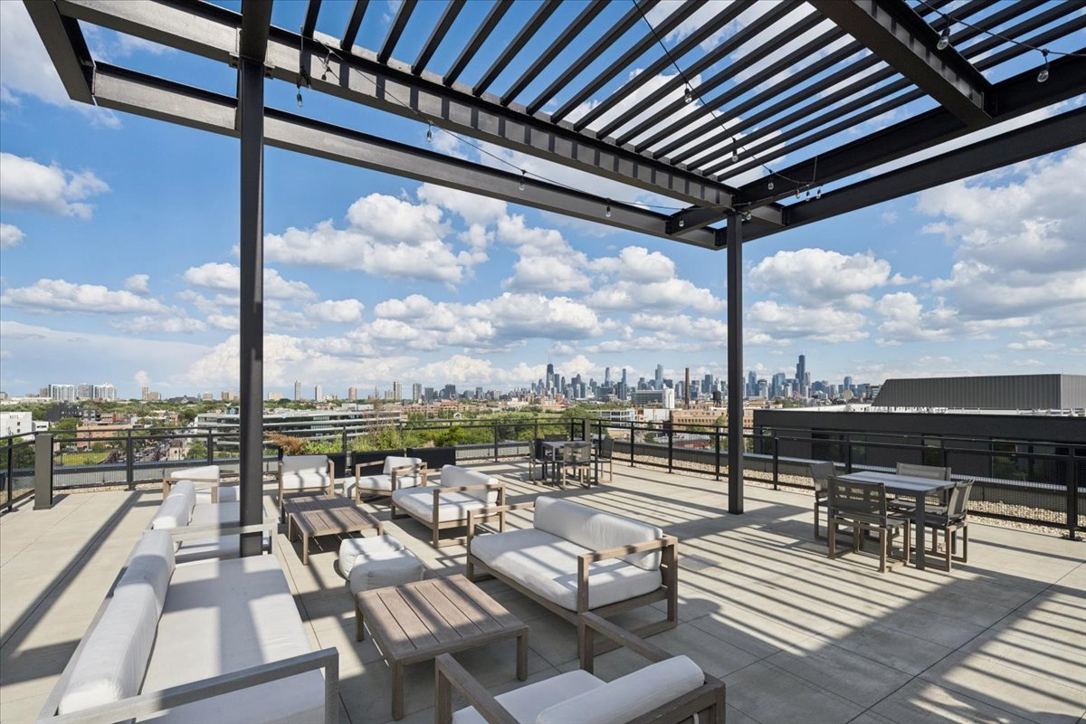 1701 W Webster Avenue Unit: 601