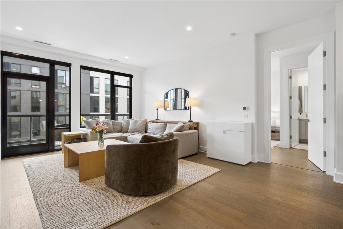 1701 W Webster Avenue Unit: 601
