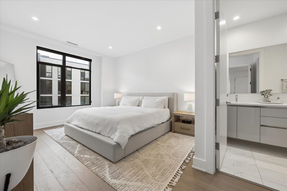 1701 W Webster Avenue Unit: 601
