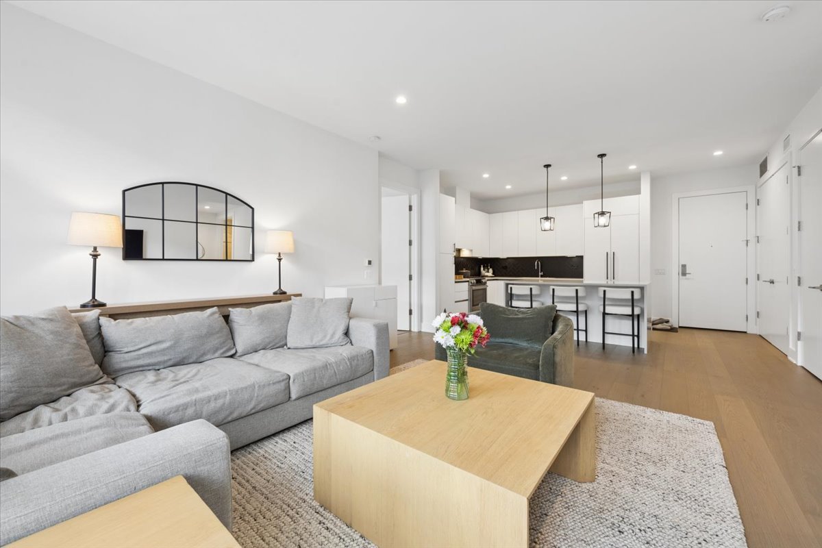 1701 W Webster Avenue Unit: 601