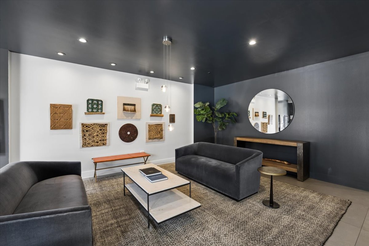 1701 W Webster Avenue Unit: 601