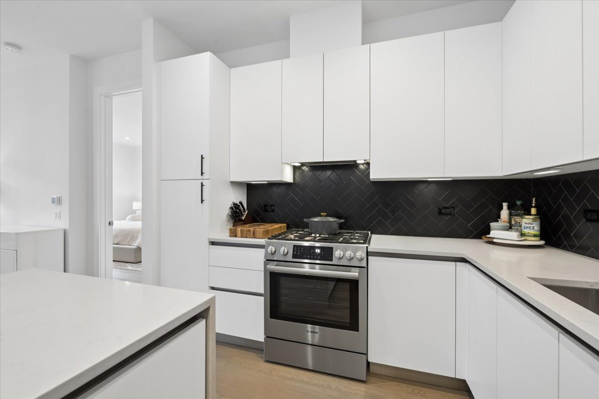 1701 W Webster Avenue Unit: 601