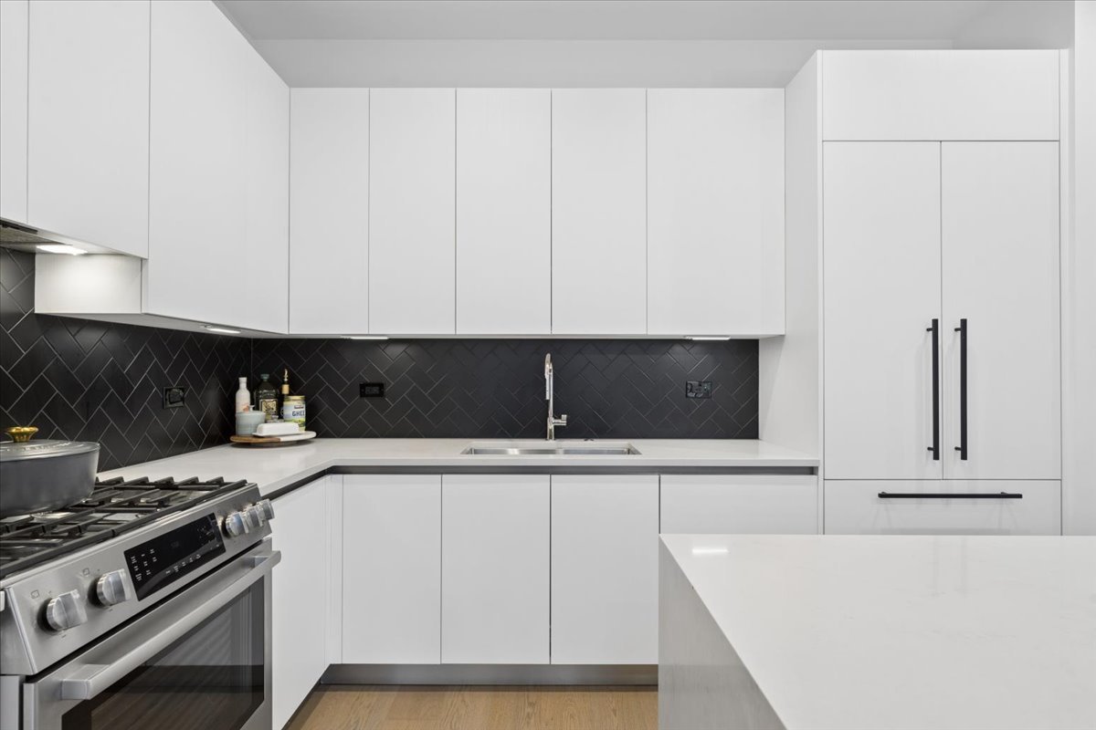 1701 W Webster Avenue Unit: 601