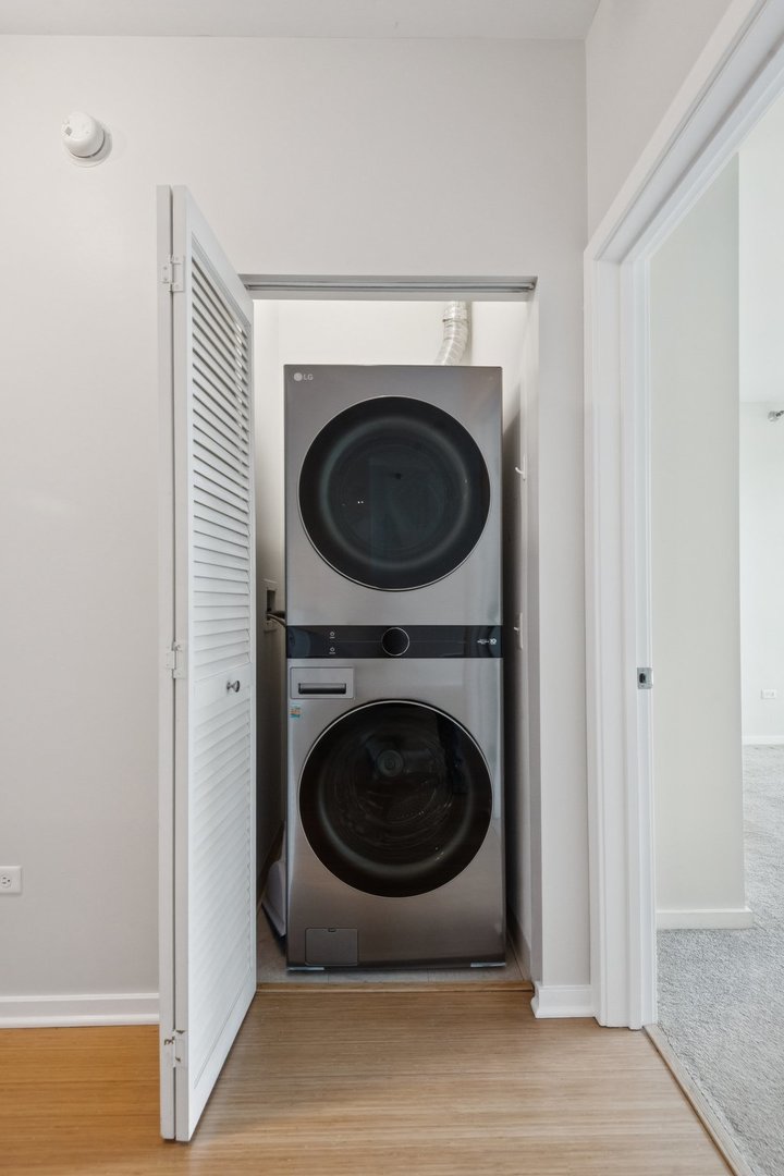 123 S Green Street Unit: 402B