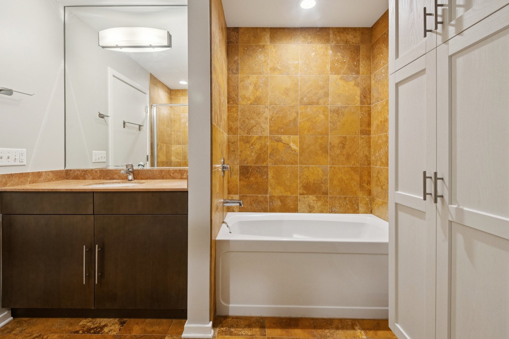 123 S Green Street Unit: 402B