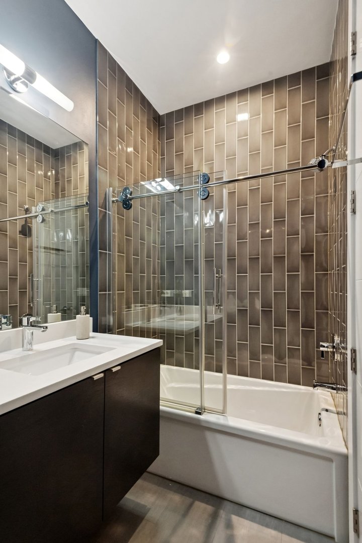 854 N May Street Unit: 3N