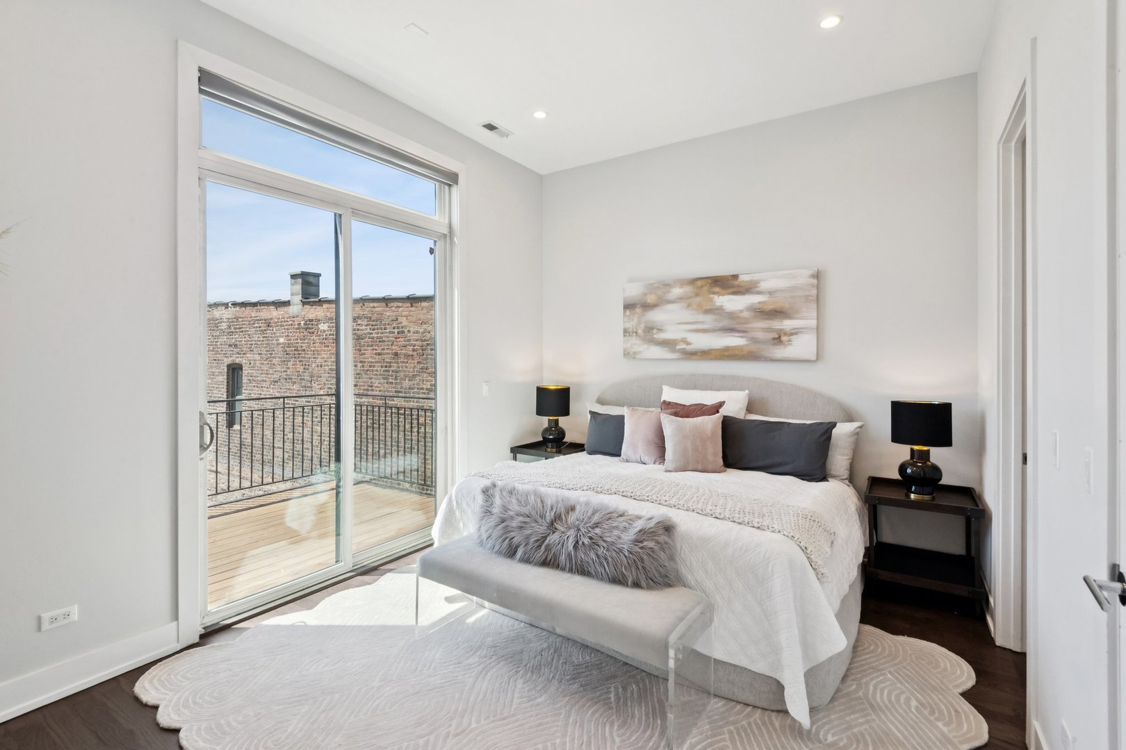 854 N May Street Unit: 3N