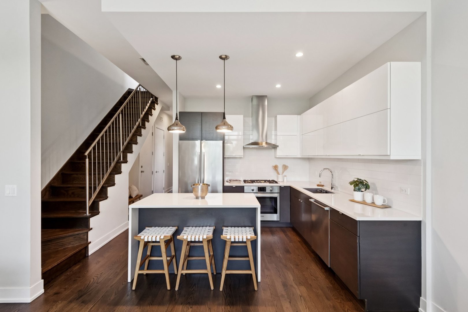 854 N May Street Unit: 3N