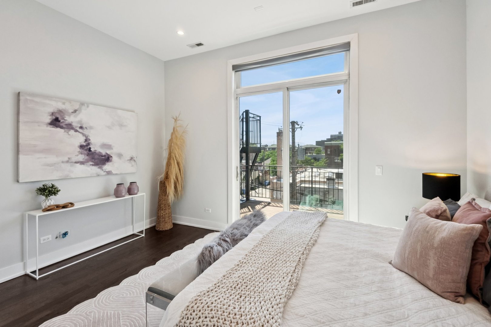 854 N May Street Unit: 3N