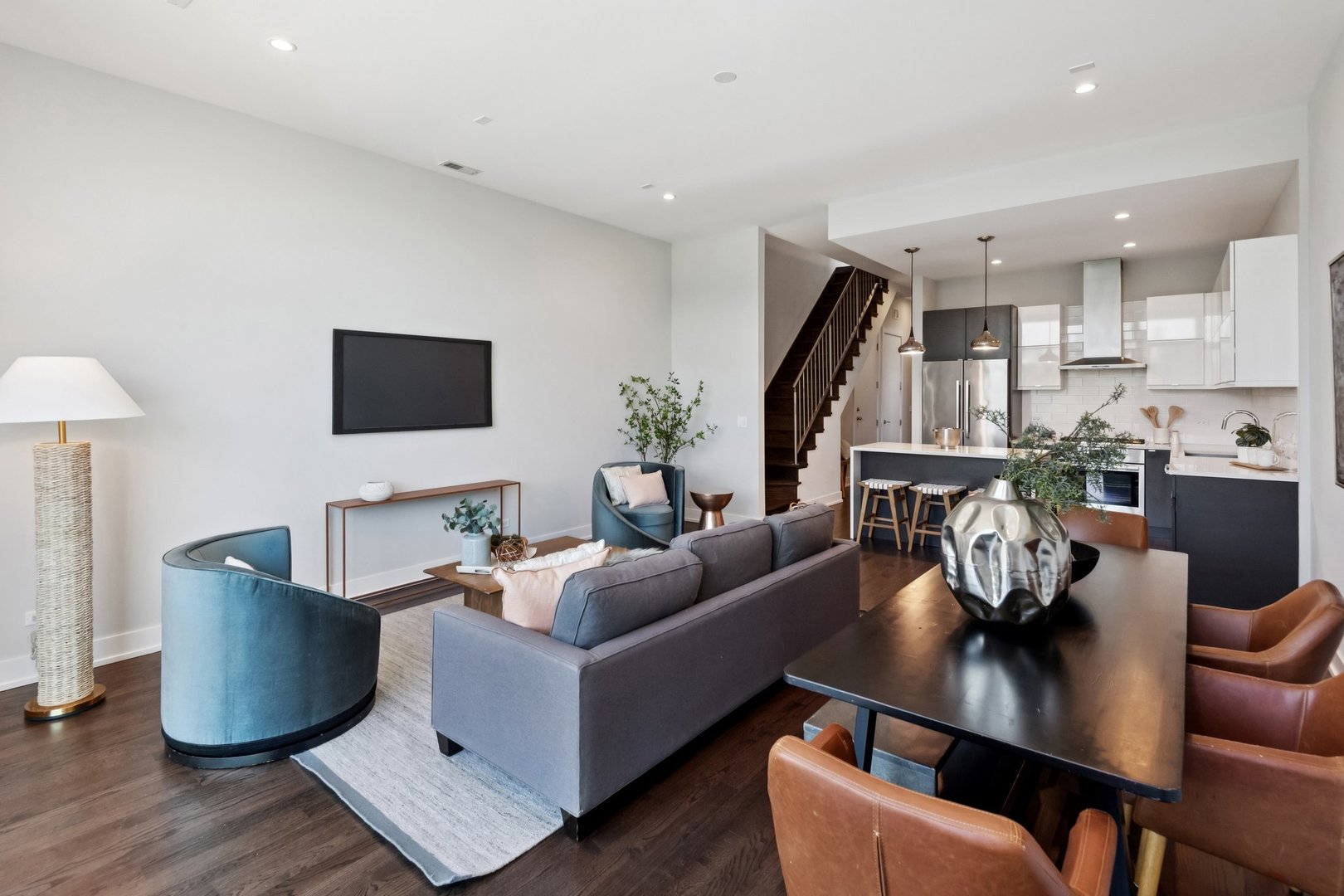 854 N May Street Unit: 3N